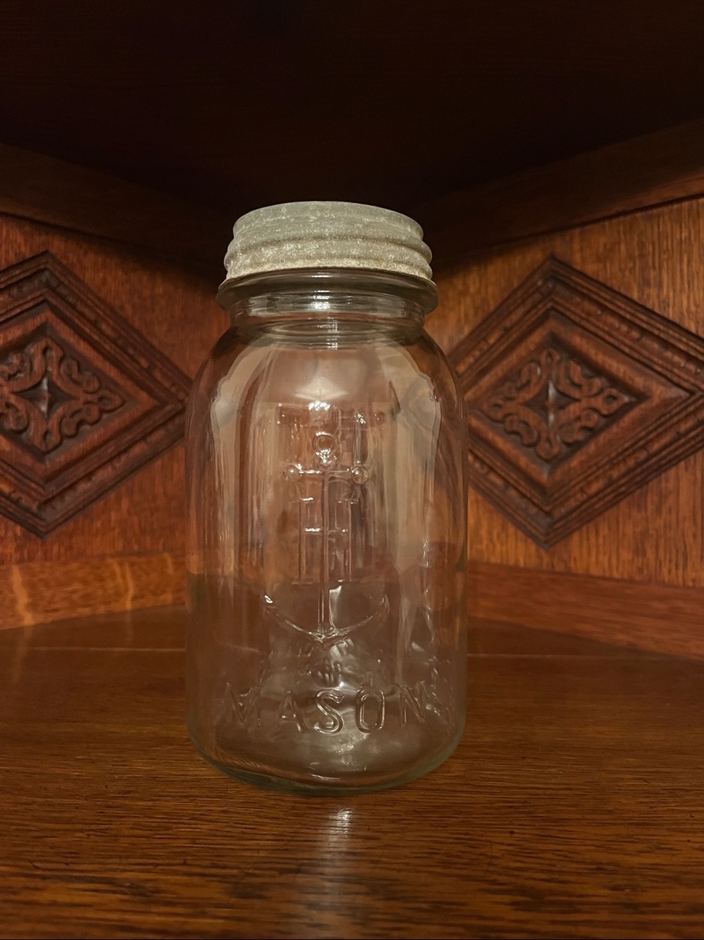 Anchor hocking quart mason jar with antique lid